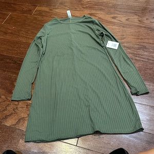 Style 5 Green Ribbed Long Sleeve Dress Size Medium NWT